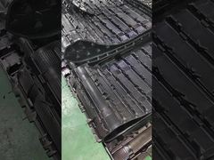 104.92kg Route en caoutchouc noire pour motoneige 320*72*43mm Pour le système de piste en caoutchouc