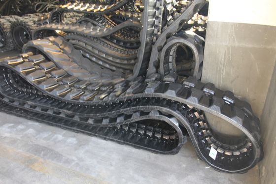 450*83.5*74 VTT en gros UTV sans articulations Machines de construction Pièces de pelleteuse Piste en caoutchouc