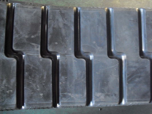 470x152.4x56 Modèle lisse ou gravé PF6110 Pistes en caoutchouc Pièces d'asphalte avec 52 maillons