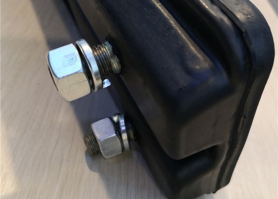 la longue voie de Bolt On Rubber d'excavatrice de 445mm capitonne 124mm large